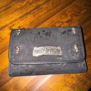 EUC Harley-Davidson Black Skull Embossed Wallet